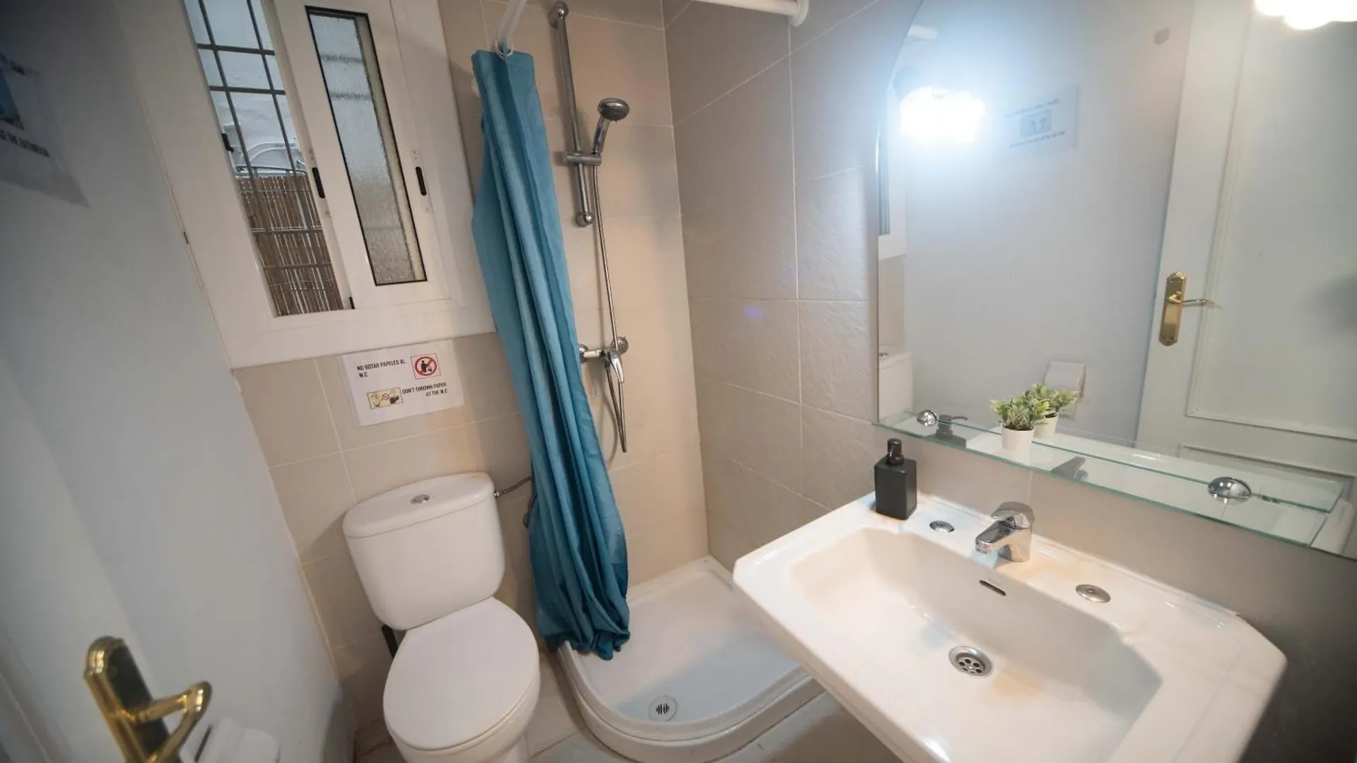 Hostel Private Room Heart Eixample Barcelona